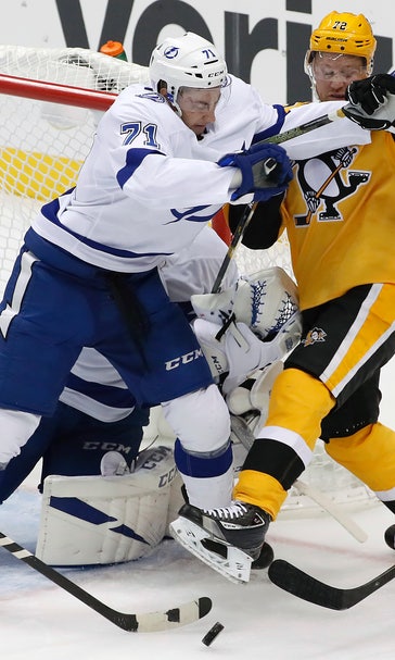 Point scores 3 PP goals in 1:31, Lightning beat Penguins 4-3